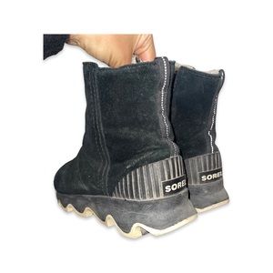 BLACK WATERPROOF WOMEN’S SOREL WINTER BOOTS - LIKE NEW